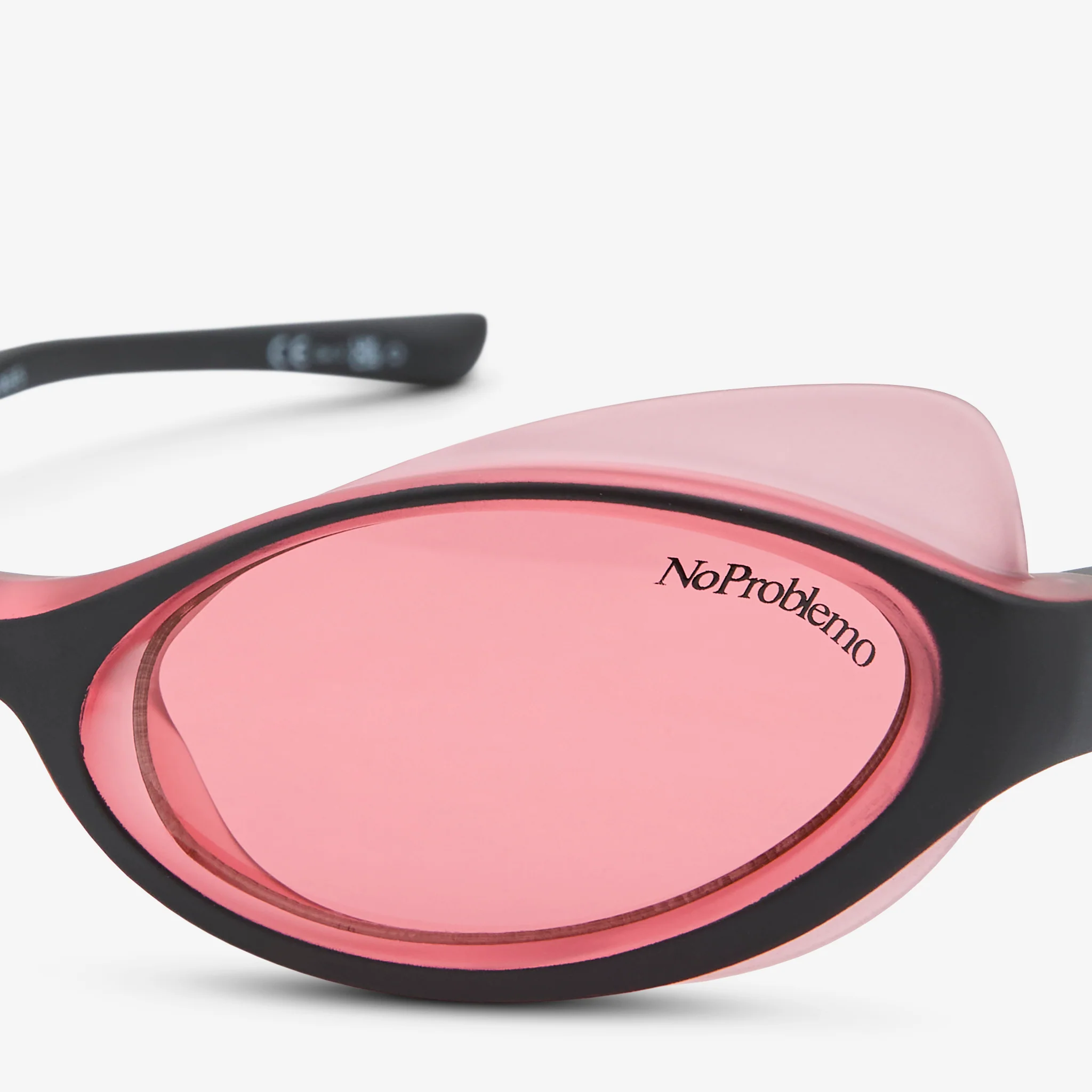 Le Specs x Lyra Black | Crimson Mono - Image 3